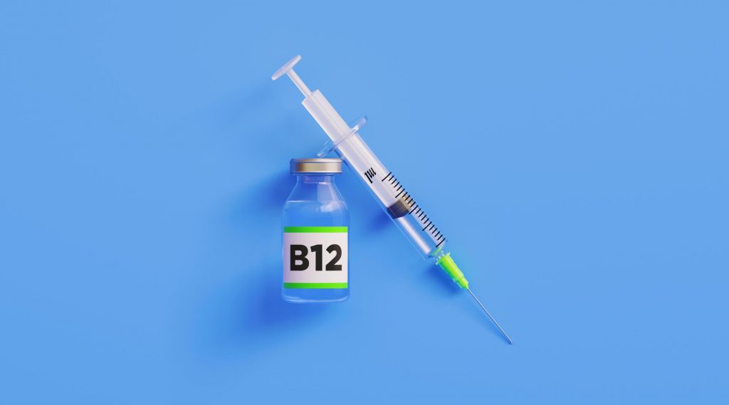 Ампула с B12 и шприц